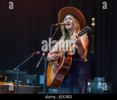 Milwaukee, Wisconsin, Stati Uniti d'America. 9 Luglio, 2017. MARGO PREZZO suona dal vivo presso Henry Maier Festival Park durante il Summerfest di Milwaukee, nel Wisconsin Credit: Daniel DeSlover/ZUMA filo/Alamy Live News Foto Stock