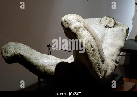 Firenze, Italia. 11 lug 2017. Fiume ripristinato il Dio di Michelangelo Buonarroti, il restauro è stato reso dall' Opificio delle Pietre Dure di Firenze 11/07/2017 Firenze Italia Credito: IPA/Alamy Live News Foto Stock