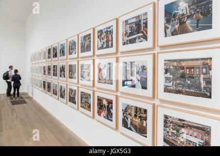 Londra, Regno Unito. 11 lug 2017. L arte è. 1983 dai Lorena O Grady - anima di una Nazione: Arte nell'epoca del Black Power, Tate Modern nuovo quartiere fieristico ad esplorare che cosa vuol dire essere un artista nero durante il movimento per i diritti civili. La mostra è a Tate Modern dal 12 luglio - 22 ottobre 2017. Credito: Guy Bell/Alamy Live News Foto Stock