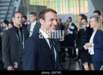 Losanna, Svizzera. 11 Luglio, 2017. Il Presidente francese Emmanuel Macron arriva per la presentazione della Parigi 2024 città candidata Briefing per il Comitato Olimpico Internazionale (IOC) membri in occasione della SwissTech Convention Center, a Losanna, Svizzera, luglio 11, 2017. Credito: Xu Jinquan/Xinhua/Alamy Live News Foto Stock