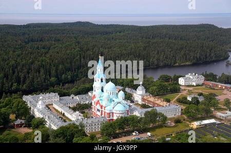 Vista aerea del monastero di Valaam il giorno dei Santi Sergio ed Herman di Valaam Luglio 11, 2017 in Carelia, la Russia. Foto Stock