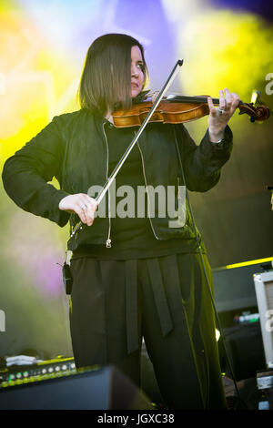 Milano Italia. 11 luglio 2017. La banda di Irish-American fustigazione MOLLY suona dal vivo sul palco a carroponte per presentare il loro ultimo album "La vita è buona' Credit: Rodolfo Sassano/Alamy Live News Foto Stock