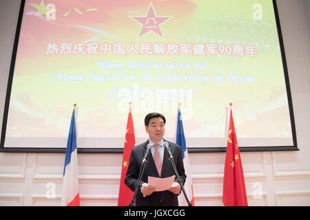 Parigi, Francia. 11 Luglio, 2017. Ambasciatore cinese in Francia Zhai Jun parla durante un ricevimento per celebrare il novantesimo anniversario della fondazione dell'Esercito Popolare di Liberazione cinese (PLA) a Parigi, Francia, 11 luglio, 2017. Credito: Chen Yichen/Xinhua/Alamy Live News Foto Stock