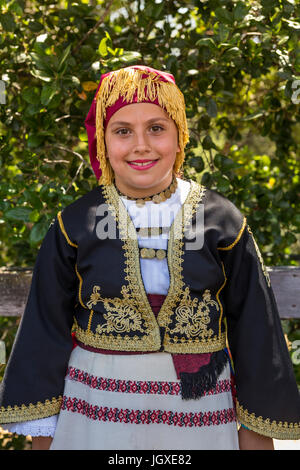 1, una ragazza Greek-American, ritratto, greco ballerini folk, costume tradizionale, Marin Festival greca, città di Novato, Marin County, California Foto Stock