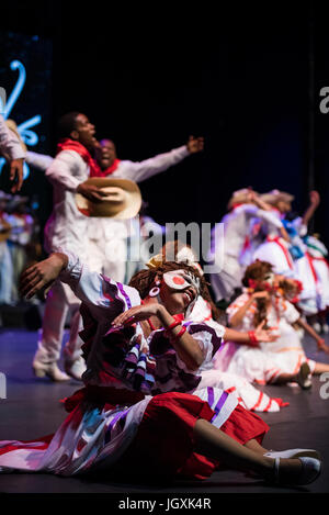 Camagua Compania Folklorica da Camagüey, Cuba, effettuando al xxix Folkart CIOFF Internazionale Festival di Folclore folklore sub-festival di Festival di Quaresima, una delle più grandi feste all'aperto in Europa. Folkart, Festival Lent, Maribor, Slovenia, 2017. Foto Stock