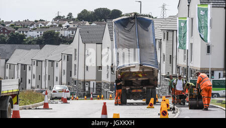 Foto di Paul Slater/PSI - coperto da copyright Immagine - Nuovo complesso residenziale in corso di costruzione, Derriford, Plymouth - Palmerston altezze. Foto Stock