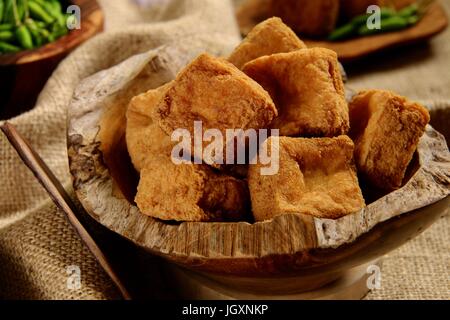 Tahu Goreng Sumedang, croccante Tofu da Sumedang, West Java Foto Stock