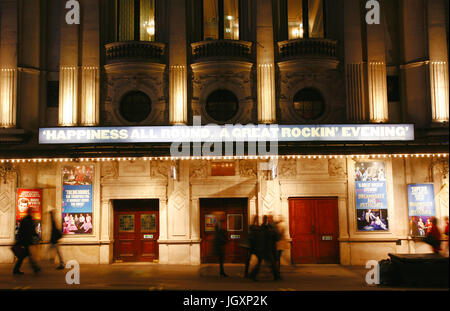 London , Regno Unito - 11 dicembre 2012: al di fuori della vista del Wyndham's Theatre, West End theatre, situato su Charing Cross Road, City of Westminster, fin dal 1899, Foto Stock