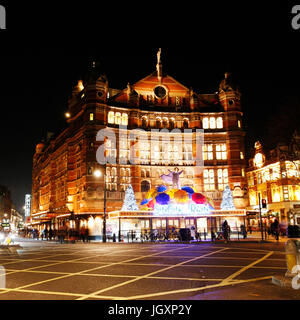 London , Regno Unito - 11 dicembre 2012: al di fuori della vista del Palace Theatre, West End theatre, situato a Cambridge Circus, City of Westminster, fin dal 1891, desig Foto Stock