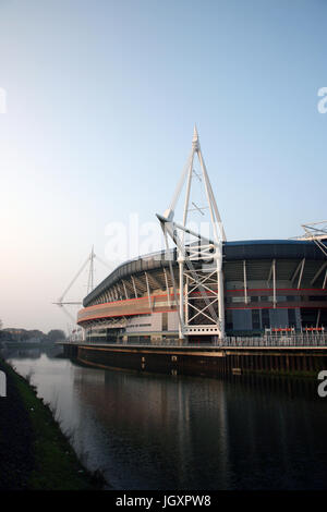 Cardiff, Regno Unito - 27 Marzo 2011: al di fuori della vista del Cardiff's Millennium Stadium. Lo stadio inaugurato nel 1999 e ora è la casa del Galles nationa Foto Stock