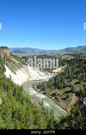 La calcite molle area idrotermale è chiamato per il latteo cristalli di calcite che l'area del coperchio. Essi sono miscelati con la barite e giallo zolfo crys Foto Stock