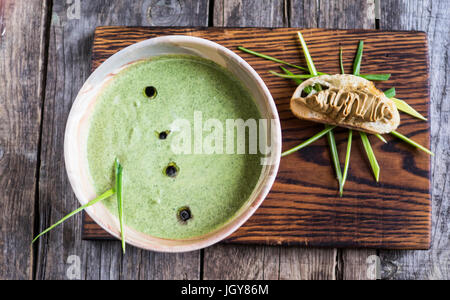 Vishihoise con pollo patè. Messa a fuoco selettiva Foto Stock