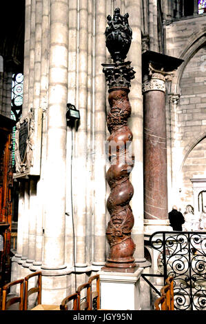 Un piedistallo nella cattedrale di Denis, Francia il 10/1/2015 Foto Stock