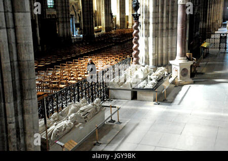 Varie viste di tombe nella cattedrale di San Dionigi, Francia su 10/01/2015 Foto Stock