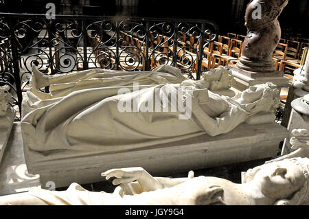 Varie viste di tombe nella cattedrale di San Dionigi, Francia su 10/01/2015 Foto Stock