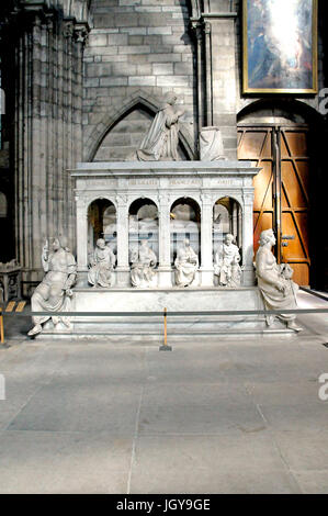 Viste della Royal,Tomba di Luigi XII, Anne de Bretagne presso il St Denis cattedrale, Francia il 10/01/2015 Foto Stock