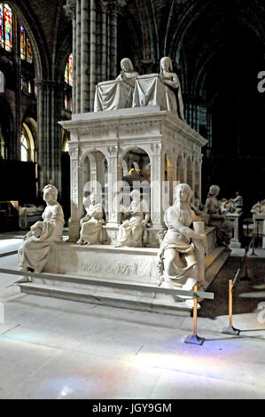 Viste della Royal,Tomba di Luigi XII, Anne de Bretagne presso il St Denis cattedrale, Francia il 10/01/2015 Foto Stock