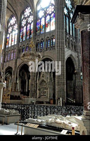 Varie viste di tombe nella cattedrale di San Dionigi, Francia su 10/01/2015 Foto Stock