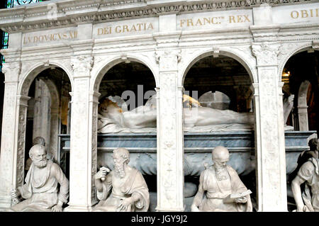 Viste della Royal,Tomba di Luigi XII, Anne de Bretagne presso il St Denis cattedrale, Francia il 10/01/2015 Foto Stock