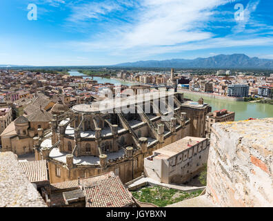 Delta de l'Ebre scenario. Veduta aerea di Tortosa, Delta Ebre. Fiume Ebro paesaggio, Catalogna, Spagna Foto Stock