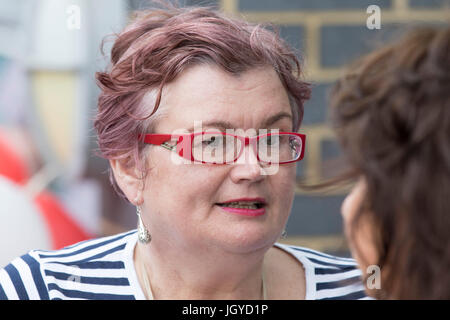 Swansea, Regno Unito. 27 Maggio, 2017. Membro laburista del Parlamento per Swansea Oriente Carolyn Harris frequentando un Leonard Cheshire Disability evento presso Llansamlet, Foto Stock