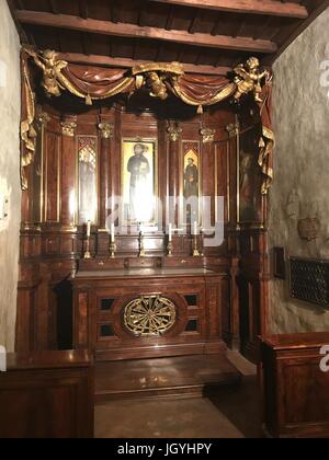 La pietra dove San Francesco dormiva nella chiesa di San Francesco a Ripa in Trastevere, Roma, Italia Foto Stock