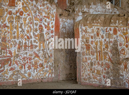 Antico dipinto murale a Huaca de la Luna sito archeologico - Trujillo, Perú Foto Stock