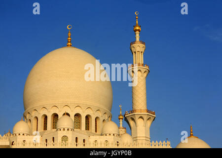 Cupola e minareto. Moschea Sheikh Zayed. 1995. Emirato di Abu Dhabi. Foto Stock