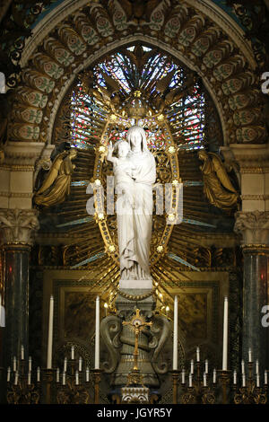 Notre Dame de Fourviere Basilica. Madonna e Bambino scultura di Millefaut (1892). Lione. La Francia. Foto Stock