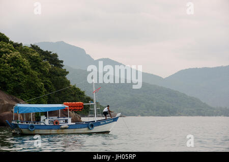 Paesaggio, barca, Ilha Grande, Rio de Janeiro, Brasile Foto Stock
