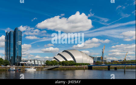 Glasgow, Scotland, Regno Unito - 8 Agosto 2012: Il SEC Armadillo sulle rive del fiume Clyde, Glasgow.