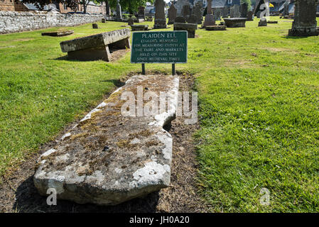 Plaiden Ell / personalizzare la misura della lunghezza utilizzata per la misurazione di panno all'Dornoch Cathedral sagrato, Sutherland, Highlands scozzesi, Scozia Foto Stock