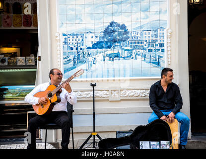 Il rosso e il blu caselle postali a Funchal sull isola di Madeira Portogallo Foto Stock