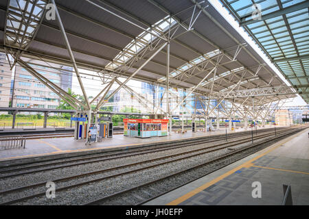 Jun 20, 2017 Alta velocità del treno bullet (KTX) e Korail treni si fermano alla stazione di Seul in Corea del Sud Foto Stock