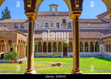 Chiostro di San Zeno Basilica di Verona Foto Stock