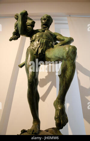 MusŽe de l'homme, Museo dell Umanità, Parigi. Età della pietra uomo, Emmanuel Fremiet, bronzo, 1875. La Francia. Foto Stock