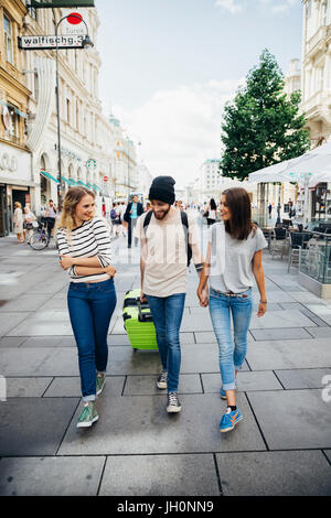 Drei Touristen in Wien, Österreich Foto Stock