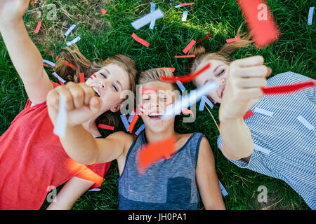 Austria ventole con colori in faccia celebrare insieme, Vienna, Austria Foto Stock