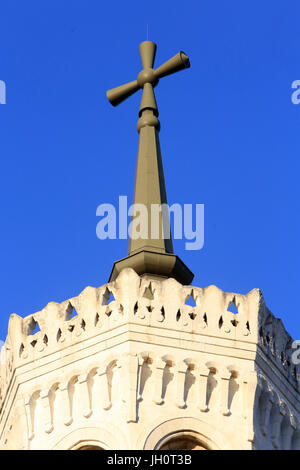 Croce. La giustizia. Merlata torre ottagonale. Basilica di Notre Dame de Fourvire. Lione. Foto Stock