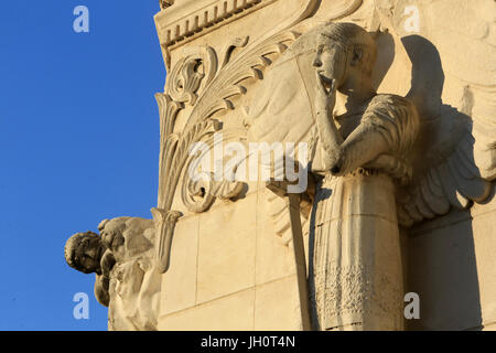 Angelo del silenzio. Jean LarrivŽ (1920). Dettaglio della torre di nord-ovest.Basilica di Notre Dame de Fourvire. Lione. Foto Stock