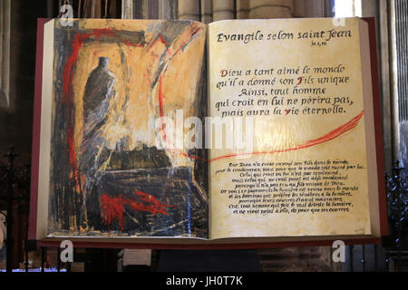 Vangelo secondo san Giovanni su un leggio. Cattedrale di Lione. La Francia. Foto Stock