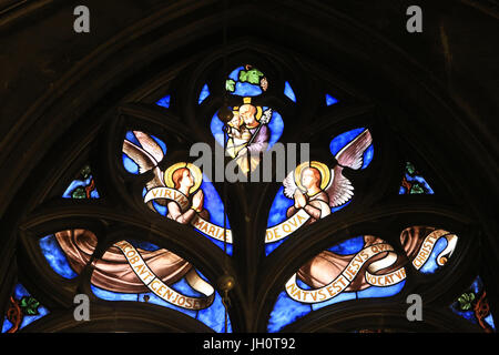 Gesù Cristo e Giuseppe. Il vetro macchiato. Chiesa Saint-Nizier. Lione. La Francia. Foto Stock