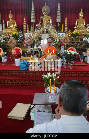 Wat Velouvanaram. Cerimonia buddista. Lao ANNO NUOVO : Boun Pimay Lao. La Francia. Foto Stock