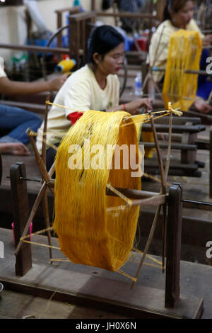 Les artisans d'Angkor workshop di seta. Cambogia. Foto Stock