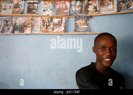 Negozio di video in Mulago. Uganda. Foto Stock