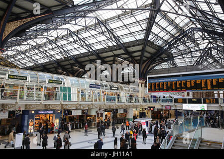 Dalla stazione di Liverpool Street, Londra. Regno Unito. Foto Stock
