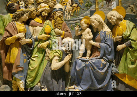 Il Victoria and Albert Museum. L Adorazione dei Magi. Circa 1500-10. Andrea della Robbia. L'Italia, Firenze. Stagno-terracotta invetriata. Regno Unito Foto Stock