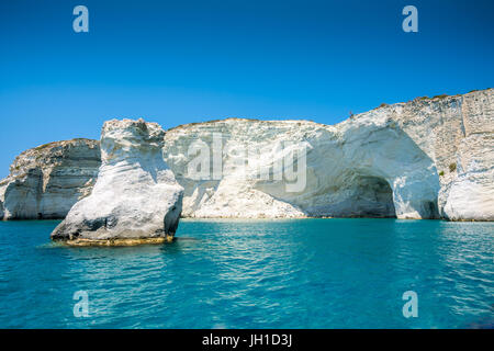 Le formazioni rocciose e grotte marine a Kleftiko litorale a Milos, Grecia Foto Stock