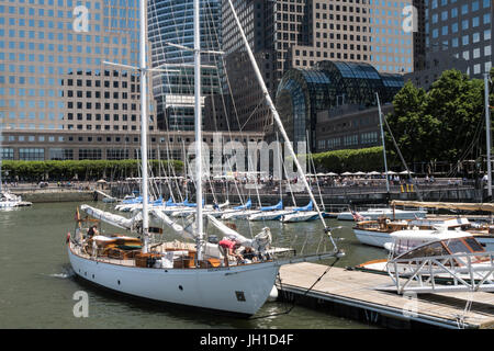 Luogo di Brookfield North Cove Marina e La Vela Club, Battery Park City, NYC, STATI UNITI D'AMERICA Foto Stock