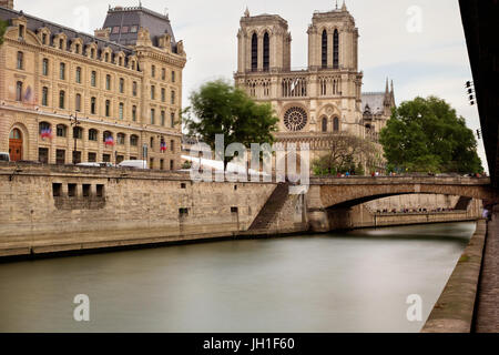 Notre Dame da Quai Saint Michel Foto Stock